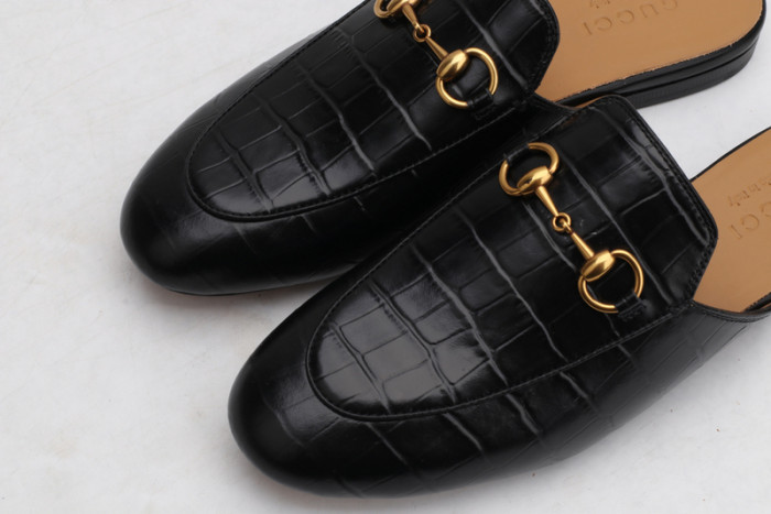 guc loafer