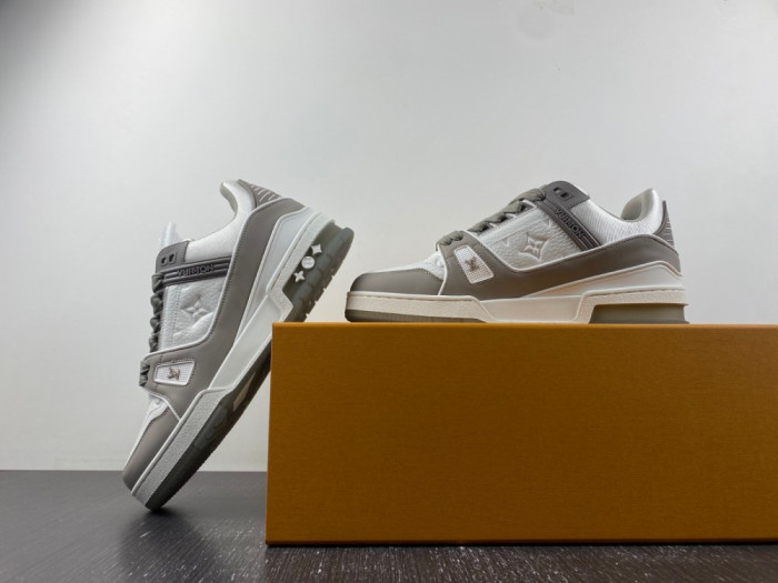 2023 l**is V*t*n lv trainer 25292