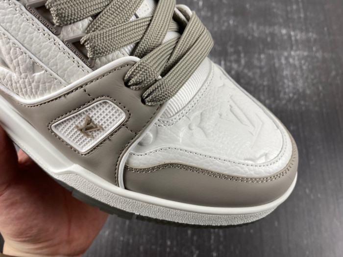 2023 l**is V*t*n lv trainer 25292