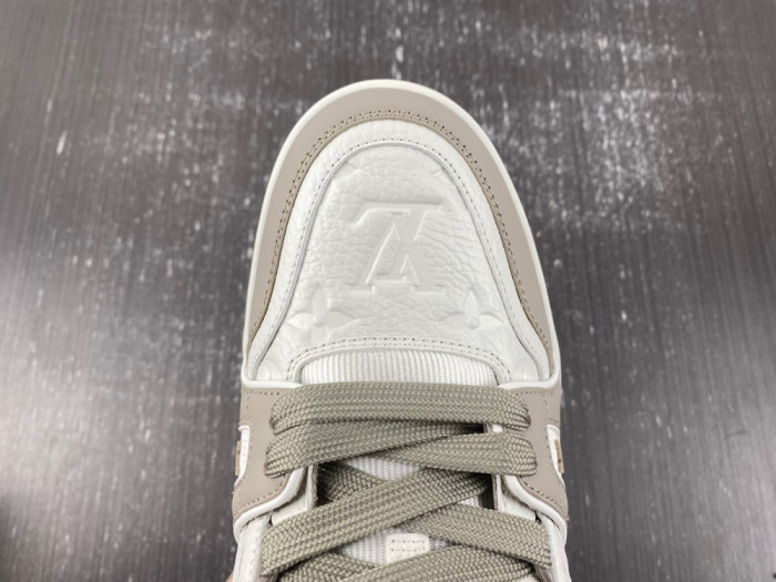 2023 l**is V*t*n lv trainer 25292