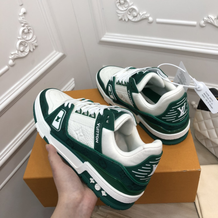 2022 l**is V*t*n lv trainer 2526