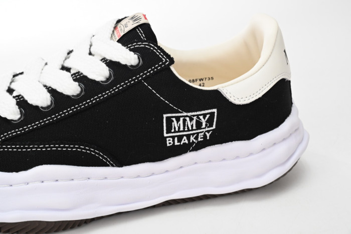 MIHARA YASUHIRO BLACK AND WHITE BACKGROUND MY8