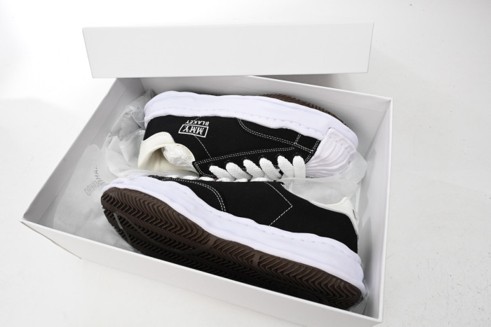 MIHARA YASUHIRO BLACK AND WHITE BACKGROUND MY8