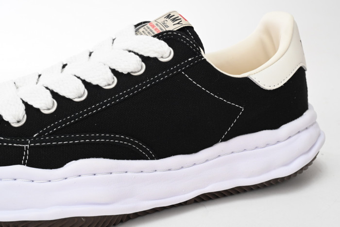 MIHARA YASUHIRO BLACK AND WHITE MY2