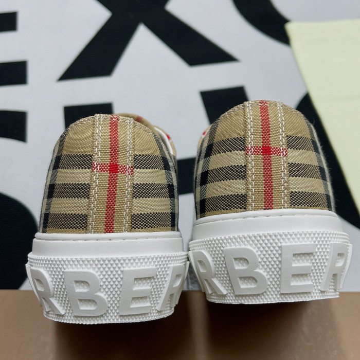 BURBERRY SNEAKER
