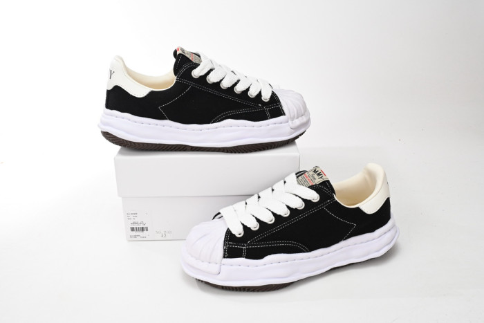 MIHARA YASUHIRO BLACK AND WHITE MY2